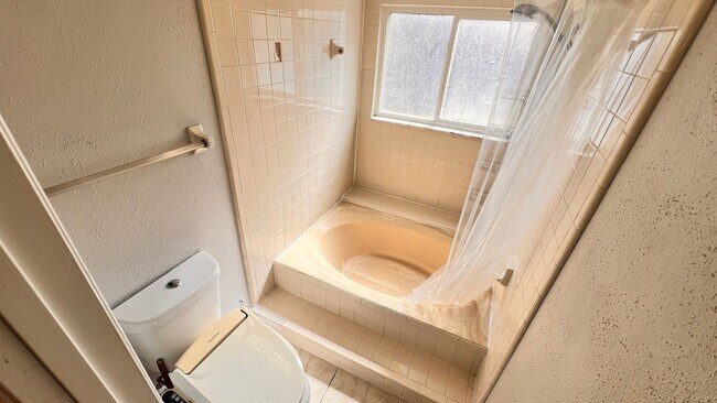 Building Photo - Charming Orlando Retreat – 3BR, 2BA Single-Family Home! WASHER & DRYER INCLUDED!