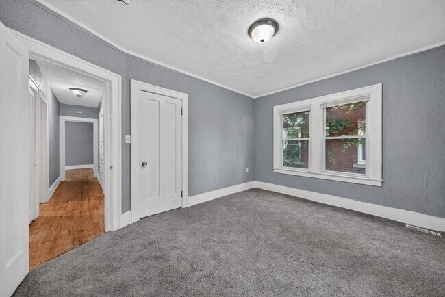 Building Photo - 2025 Calvert Ave