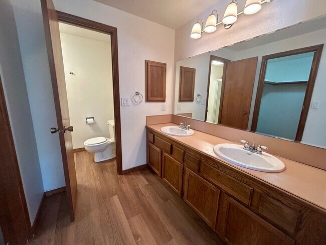 Building Photo - 4271 N Pennfield Pl