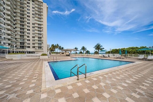 Building Photo - 5701 Collins Ave