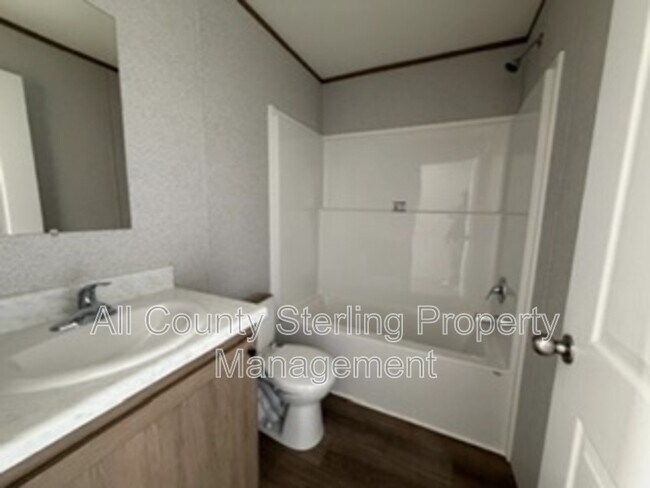 Building Photo - 139 SE Perfect Ct