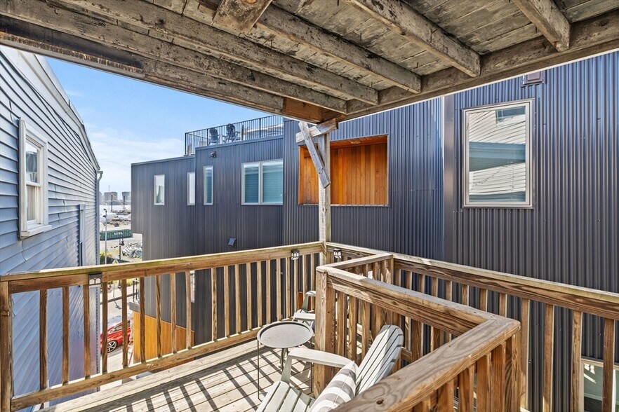 Building Photo - 294 Marginal St