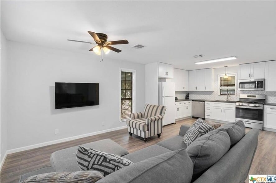 Building Photo - 610 Vernon St