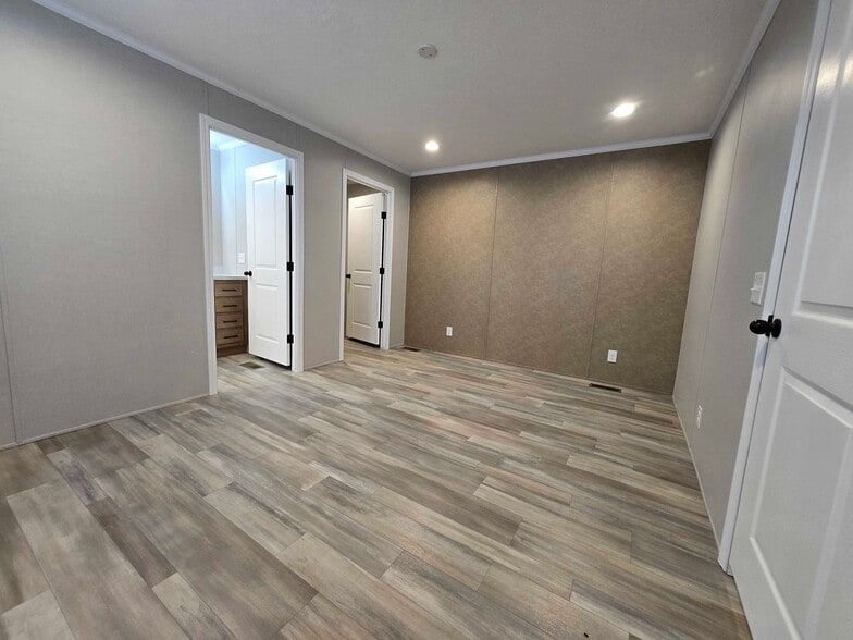 Building Photo - 29884 Jamestown Dr