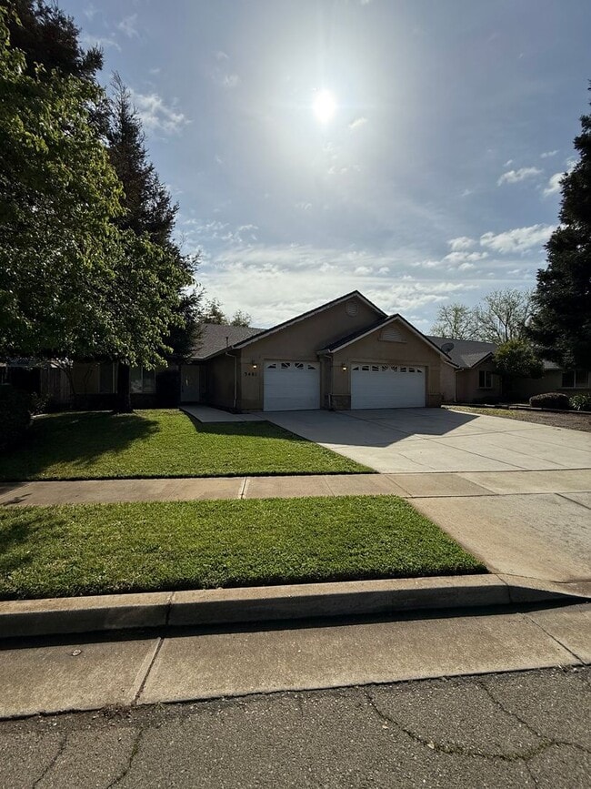 Building Photo - 4 bedroom, 2 bathroom home in Great Neighborhood!