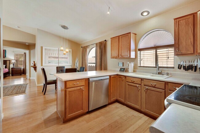 Building Photo - Gorgeous fully furnished home in Gilbert w...