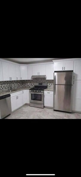 Building Photo - 14 Kenmar Dr