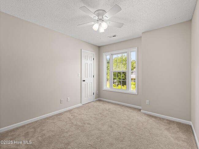 Building Photo - 106 Little Current Ln