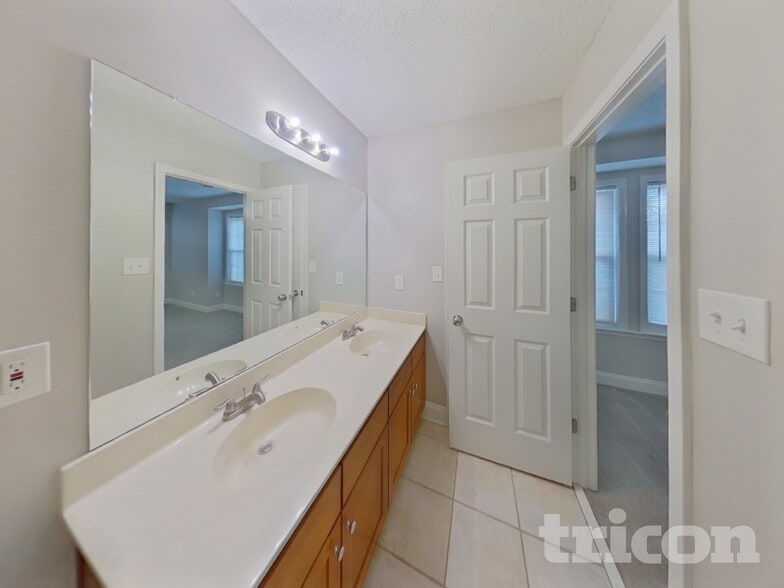 Building Photo - 13706 Traherne Ct