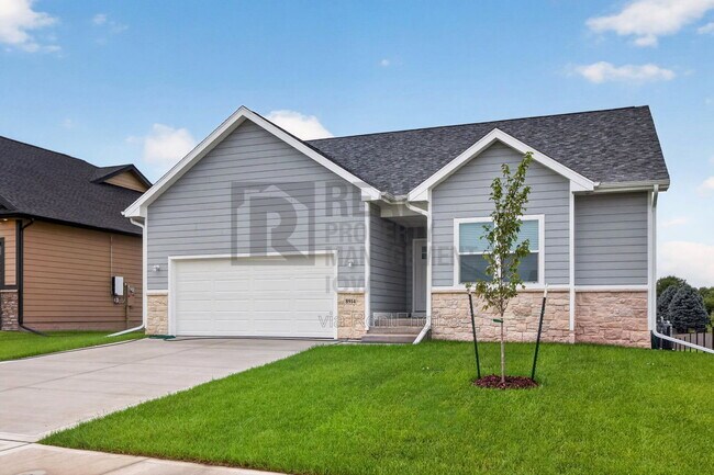 Building Photo - 8914 Hickory Dr