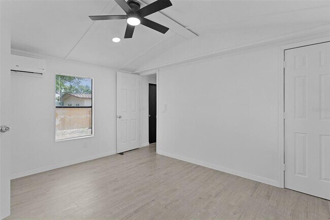 Building Photo - 33514 Luana Ct