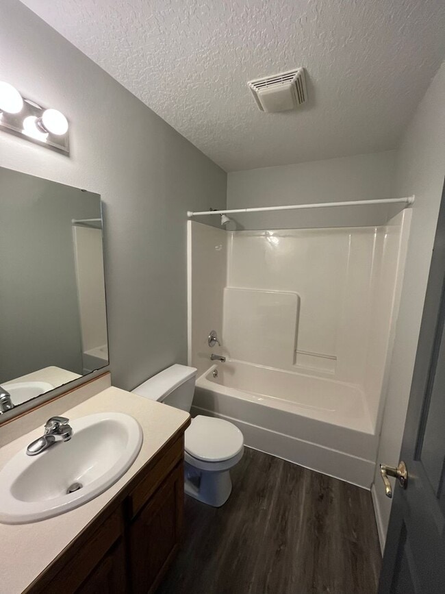 Building Photo - LEASE TAKEOVER: NO DEPOSIT NEEDED !!! Nice 3 Bedroom 2 Bathroom Single Family Home in Joplin MO!