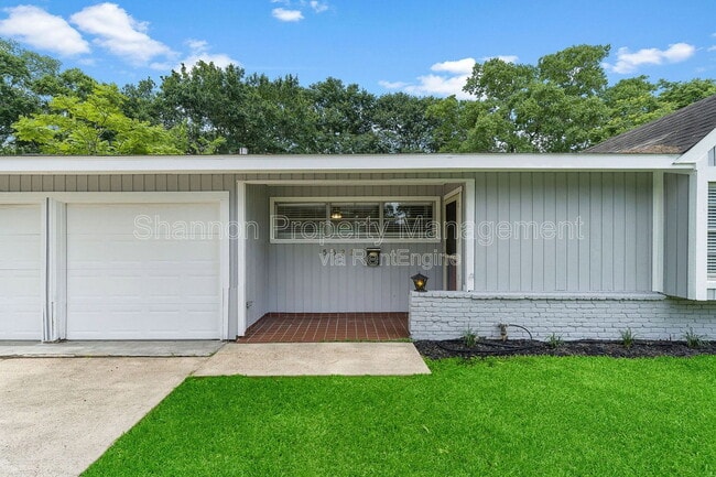 Building Photo - 5522 Ariel St