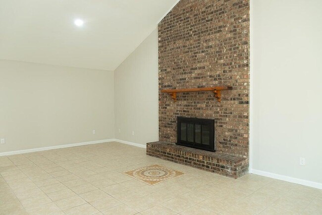 Building Photo - 127 Newcastle Cir