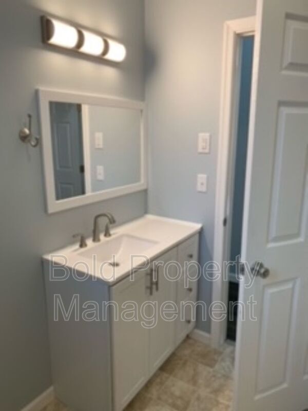 Building Photo - 910 Walnut St