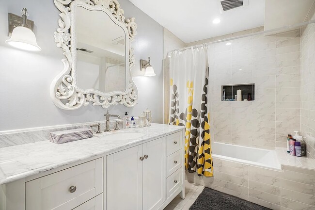 Building Photo - 2096 Pine St