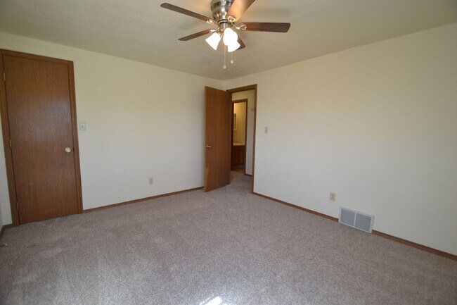 Building Photo - 2220 Piros Dr