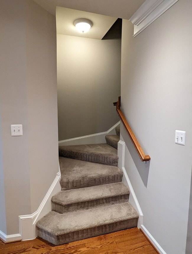 Building Photo - Gorgeous 3 level townhouse in North Potoma...