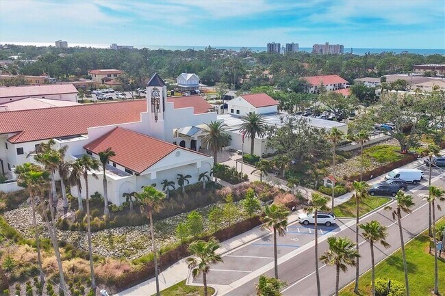 Building Photo - 455 Nokomis Ave S