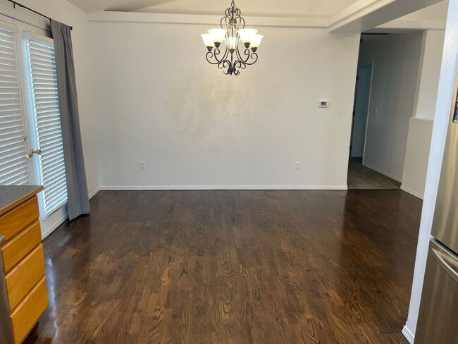 Building Photo - Large 4 Bedroom Home