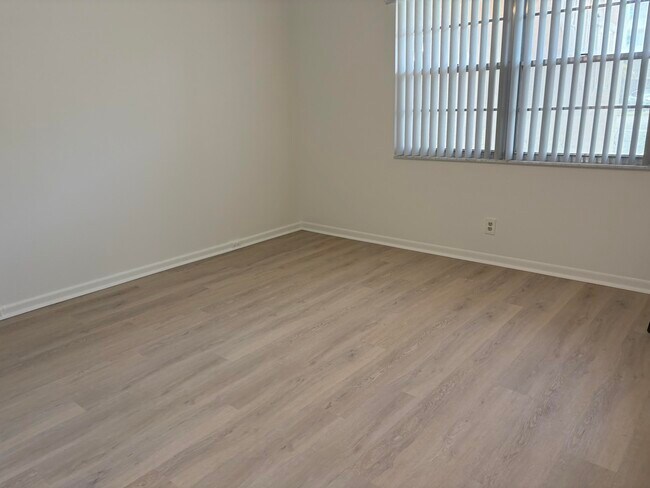 Building Photo - 2303 Lucaya Ln