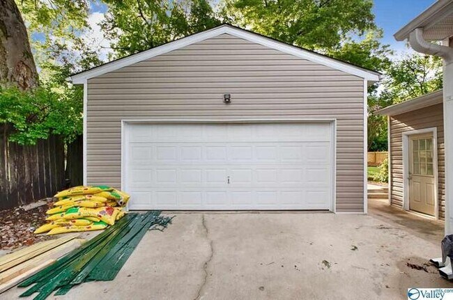 Building Photo - 2223 SE California St