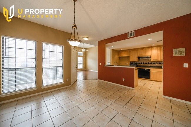 Building Photo - Sweet townhome in the heart of Plano