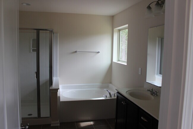 Building Photo - 113 Foxborough Ln