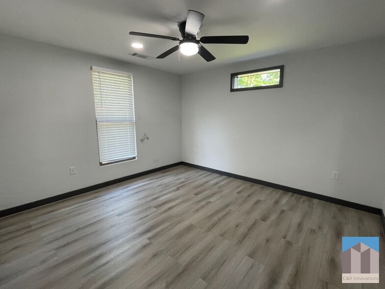 Building Photo - 185 Glenrose Cir SW