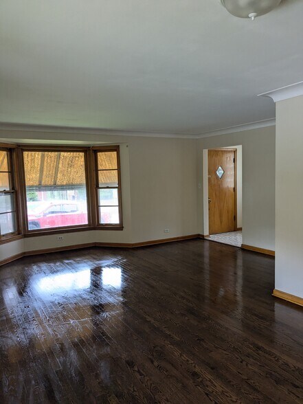Building Photo - 2345 N Rutherford Ave