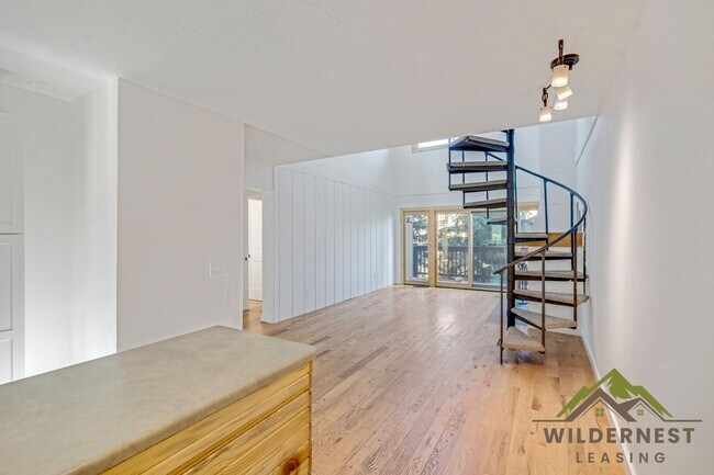 Building Photo - Fully Updated 3 Bedroom/ 3 Bath Peaceful C...