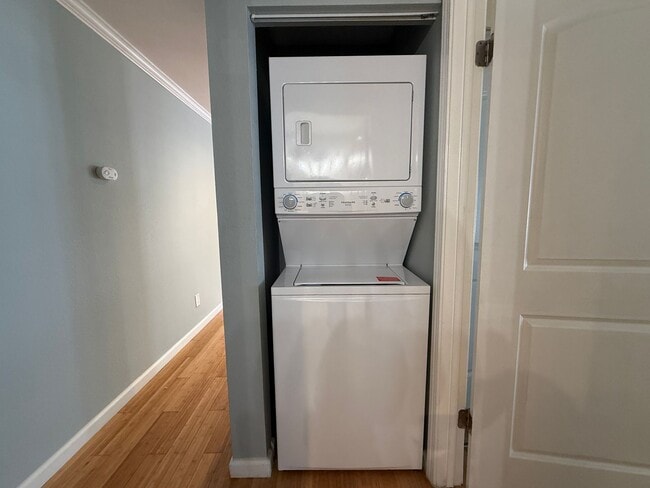 Building Photo - Bright Updated 1 Bedroom 1 Bath Condo in North San Jose