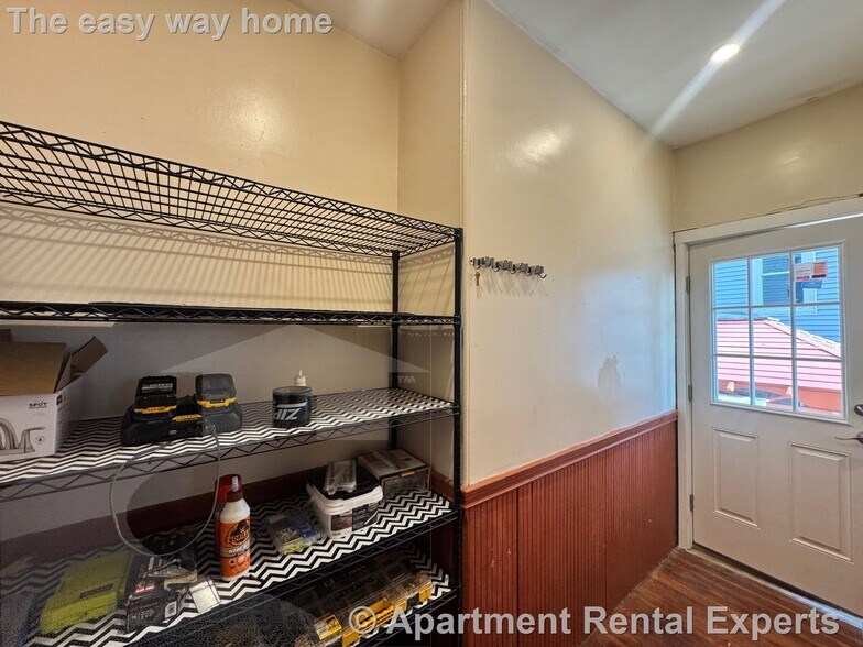 Building Photo - 27 Gilman Ter