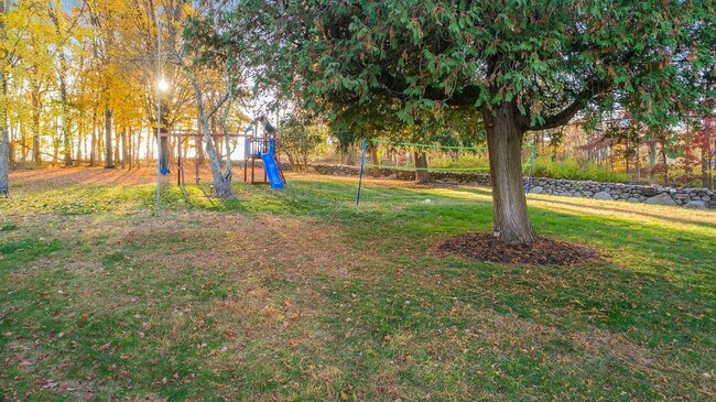 Building Photo - 64 Montebello Rd