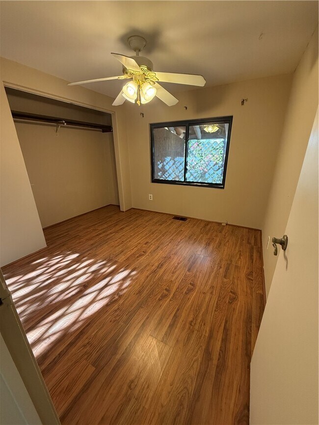 Building Photo - 4060 La Mesa Rd