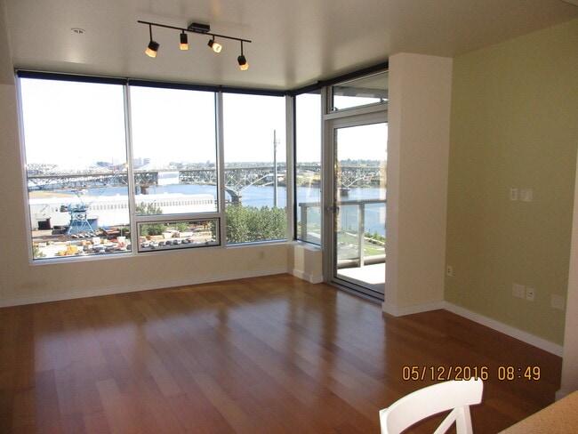 Building Photo - 3570 S River Pkwy
