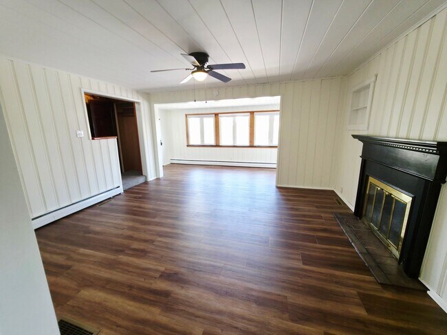 Building Photo - 3 Bed 1 Bath in Rochester PA