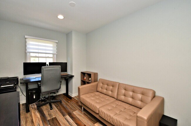 Building Photo - 615 Piedmont Ct