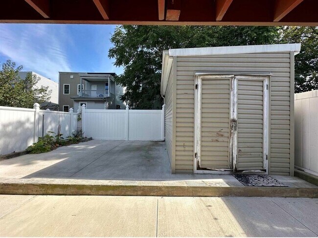 Building Photo - 374 Cator Ave