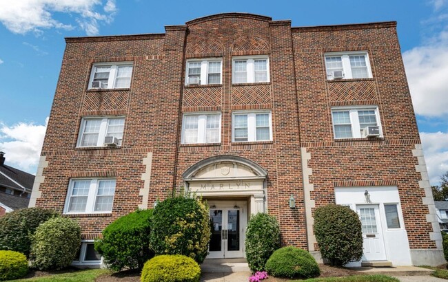 Primary Photo - Marlyn Apartments