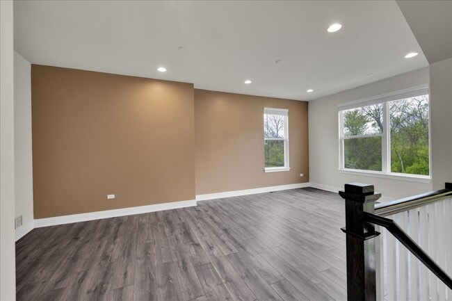 Building Photo - 29W710 Cambridge Ct