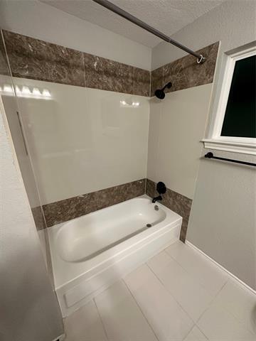 Building Photo - 2124 Avignon Dr