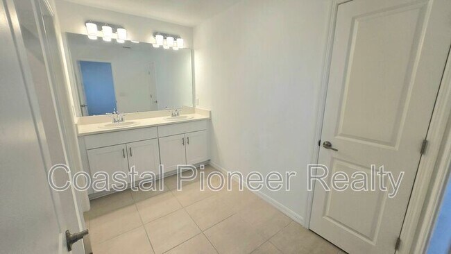 Building Photo - 233 Aquamarine Ln