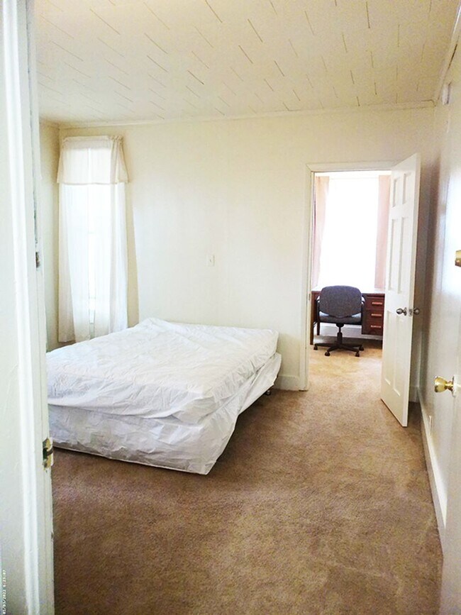 Building Photo - 113 Comstock Pl