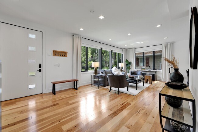 Building Photo - 528 Sagamore Ave