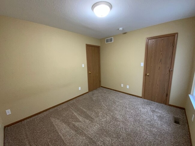 Building Photo - 306 E Liberty Ln