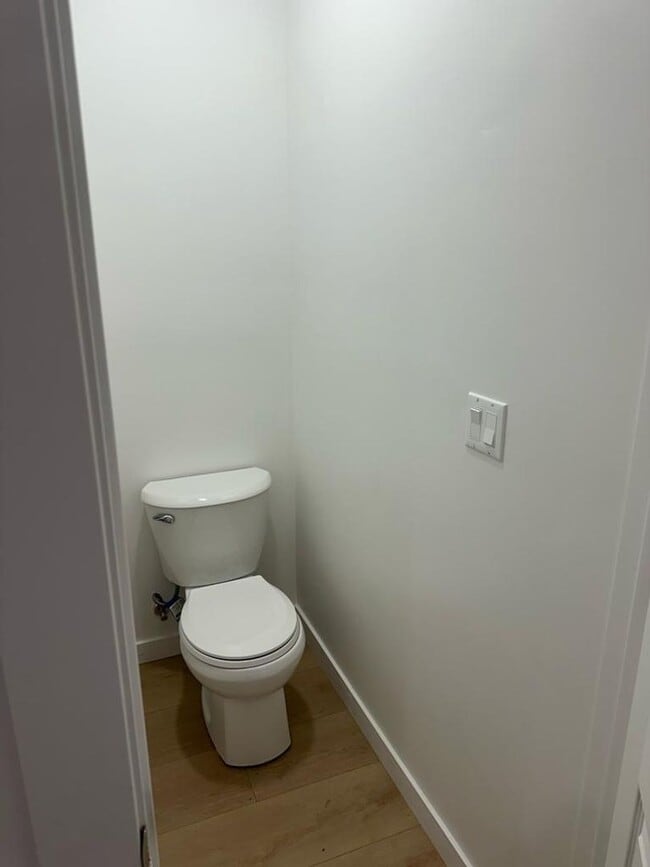 Building Photo - 3 Bedroom 2 Bathroom Single Home with Gara...
