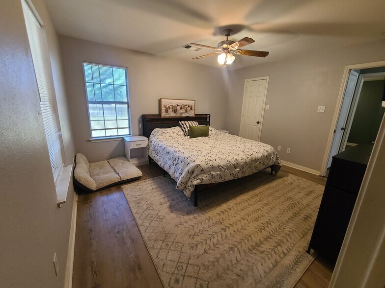 Master bedroom - 1607 North 15th A Street