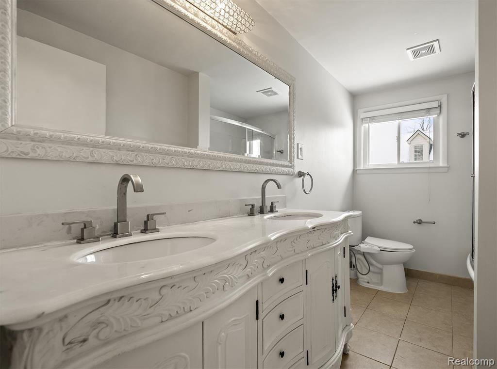 Building Photo - 5570 Forman Dr