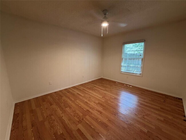 Building Photo - 2407 Winsted Ln